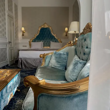 Royal Grand Hotel